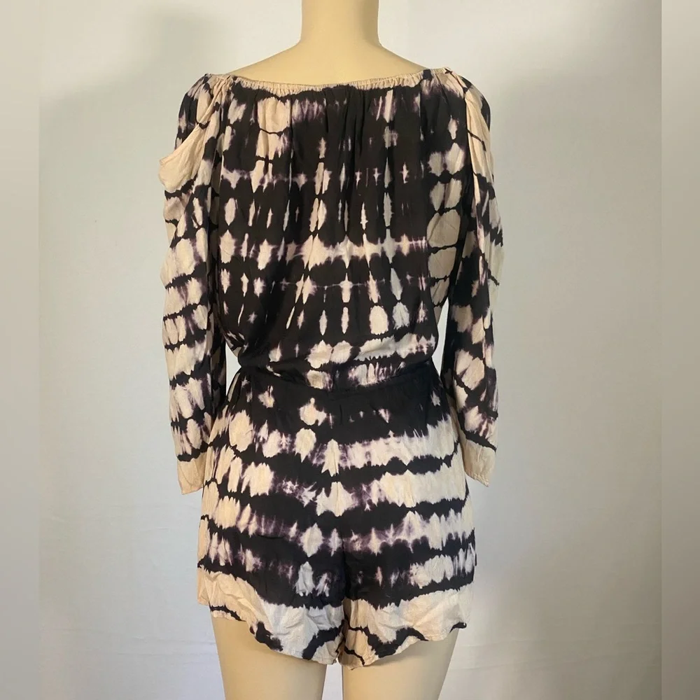 Elan Black and Cream Smocked 3/4 Sleeve Blouse - Picture 3 of 7